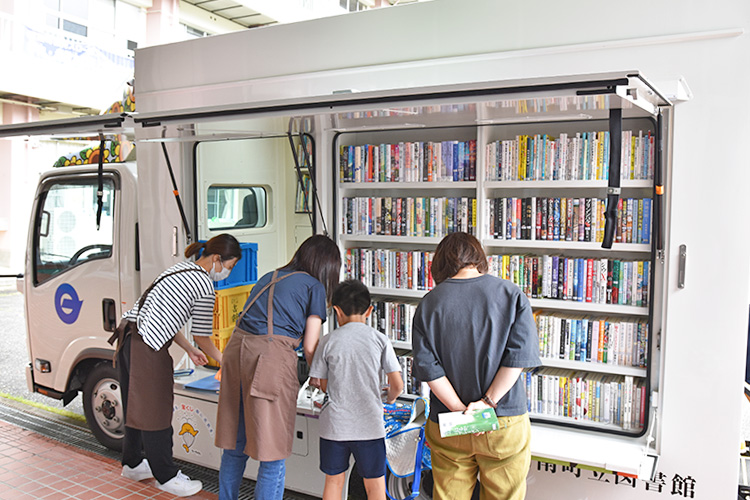 移動図書館「ふれあい号」 阿南町立図書館