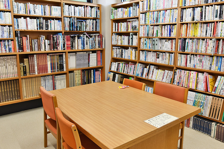 閲覧スペース 阿南町立図書館