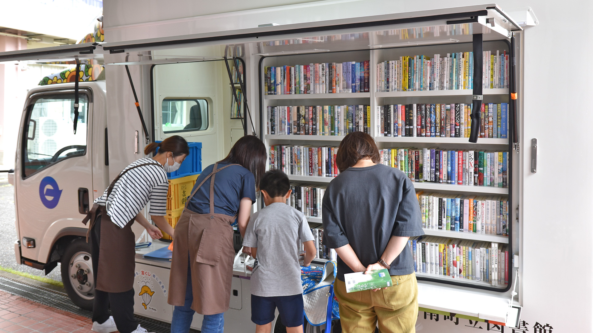 移動図書館「ふれあい号」 阿南町立図書館