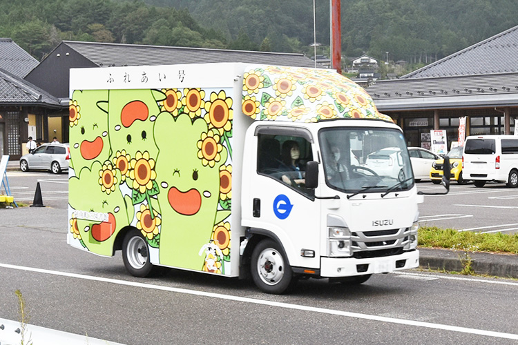 移動図書館「ふれあい号」 阿南町立図書館